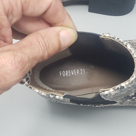 Forever 21 Chelsea Ankle Boots - Picture 6 of 9